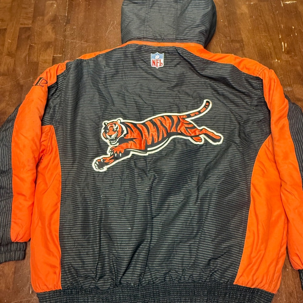 Vintage Logo Athletic Cincinnati Bengals Pro line Jacket Mens 2XL Puffer Coat